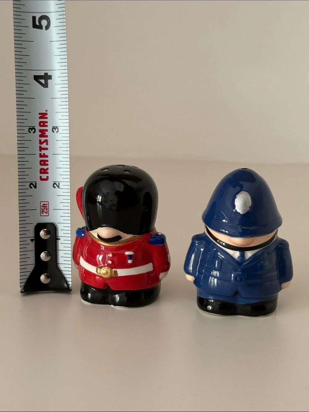 London Buckingham Palace Guard and Bobby Salt and Pepper Shakers - Picture 7 of 9